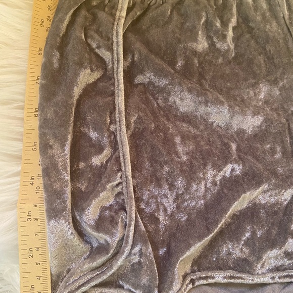 Off-Brand | Velvet Sleepwear Tank & Shorts Set - Picture 8 of 9